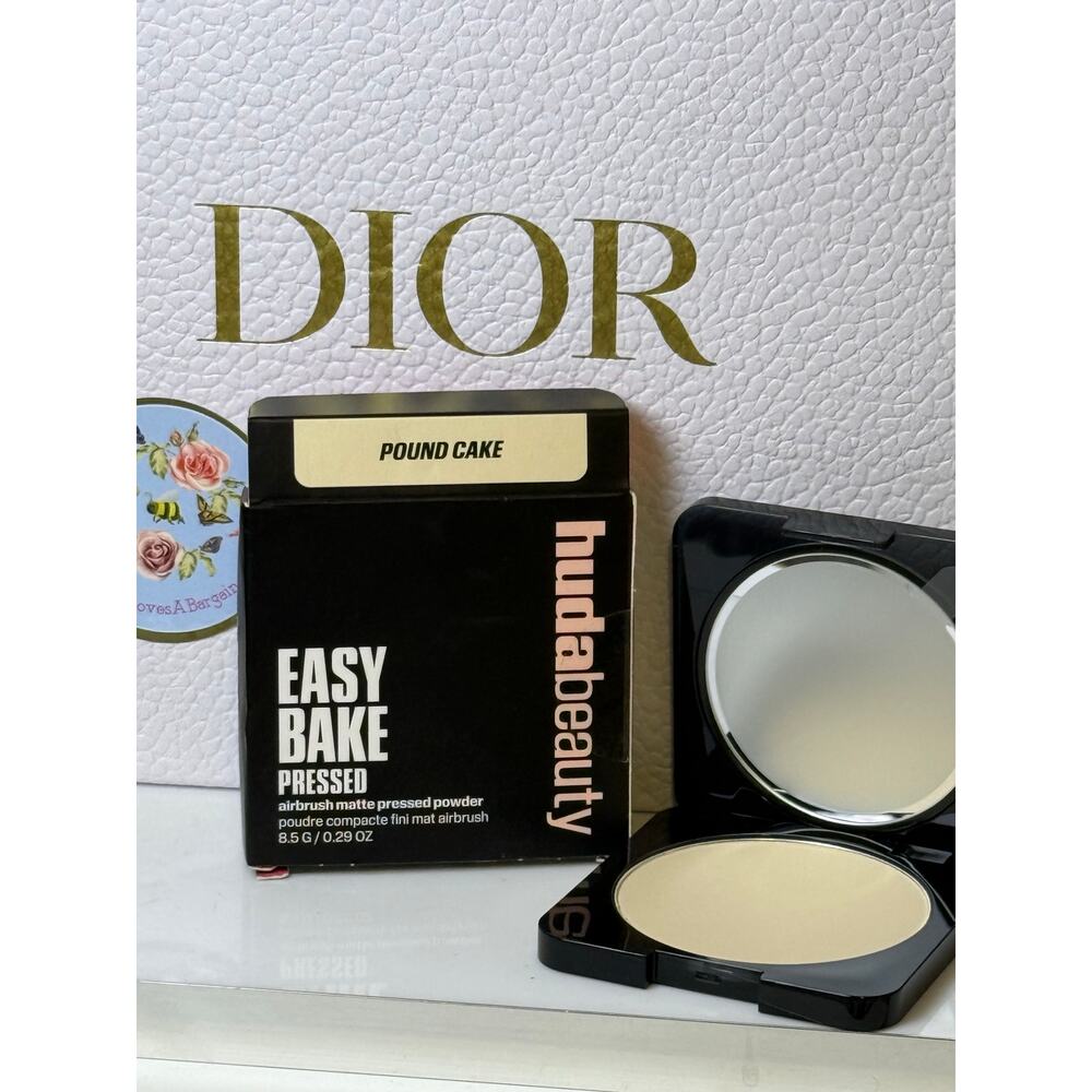 HUDA Beauty Easy Bake Pressed Powder - POUND CAKE 8.5g